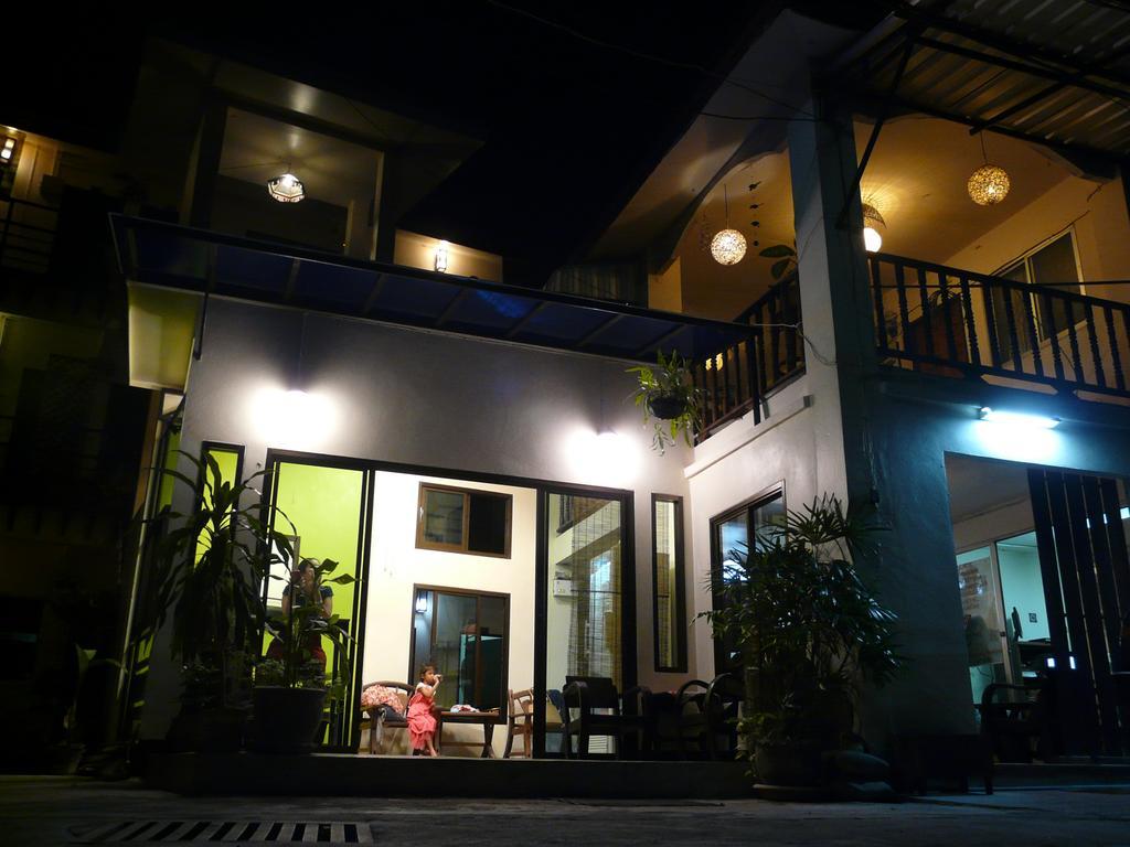 สะระภู เกสต์ เฮาส์ Hotel เชียงใหม่ ภายนอก รูปภาพ