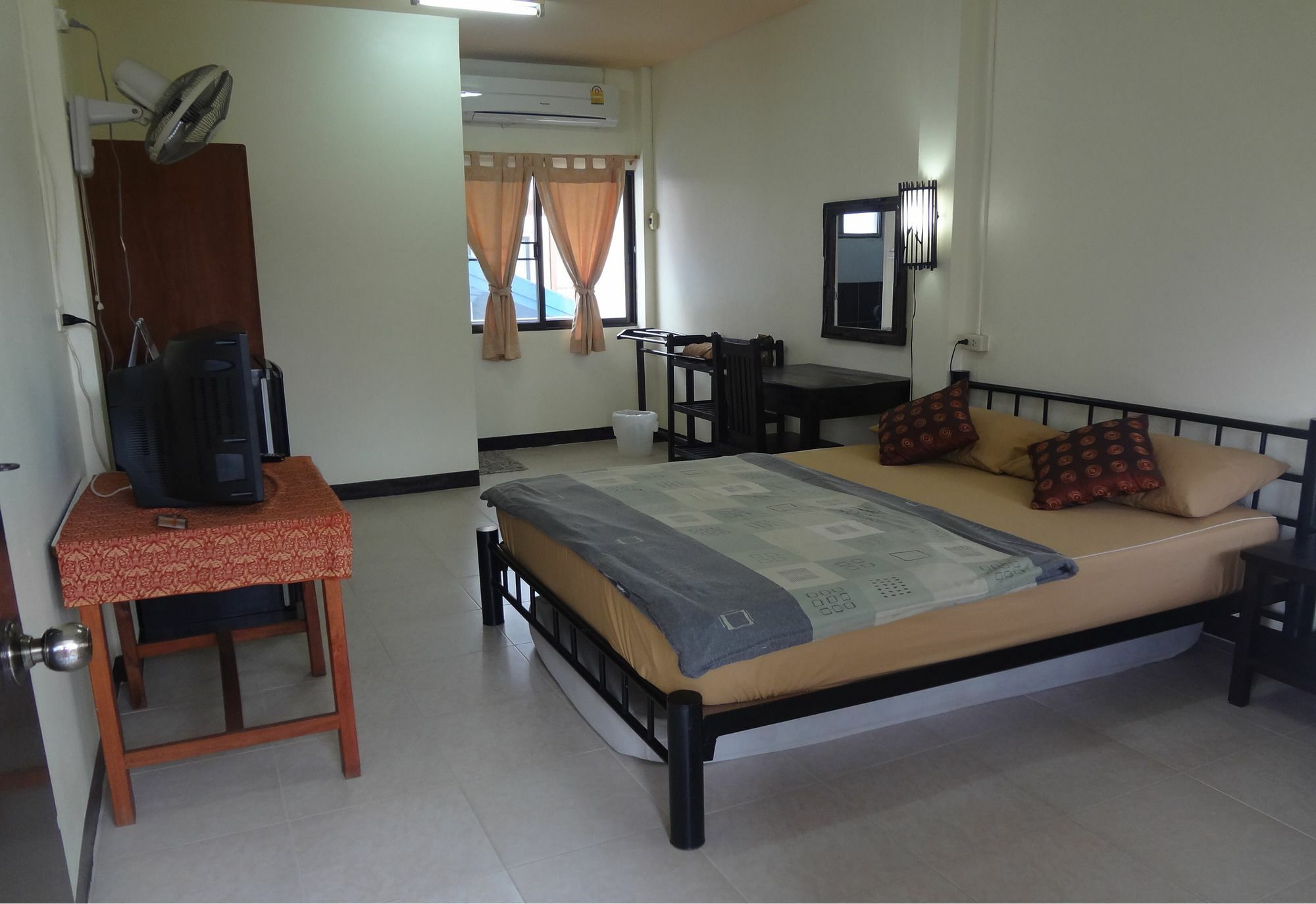 สะระภู เกสต์ เฮาส์ Hotel เชียงใหม่ ภายนอก รูปภาพ