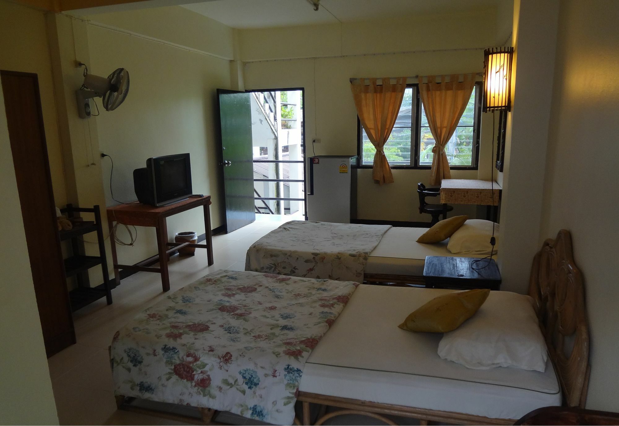 สะระภู เกสต์ เฮาส์ Hotel เชียงใหม่ ภายนอก รูปภาพ